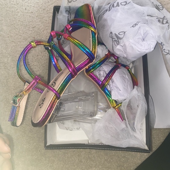 Brand new multicolor heels - Picture 2 of 3